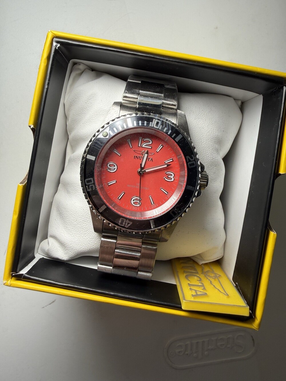 Invicta Men's Diver Analog Wristwatch Red Dial Black Rotating Bezel Box